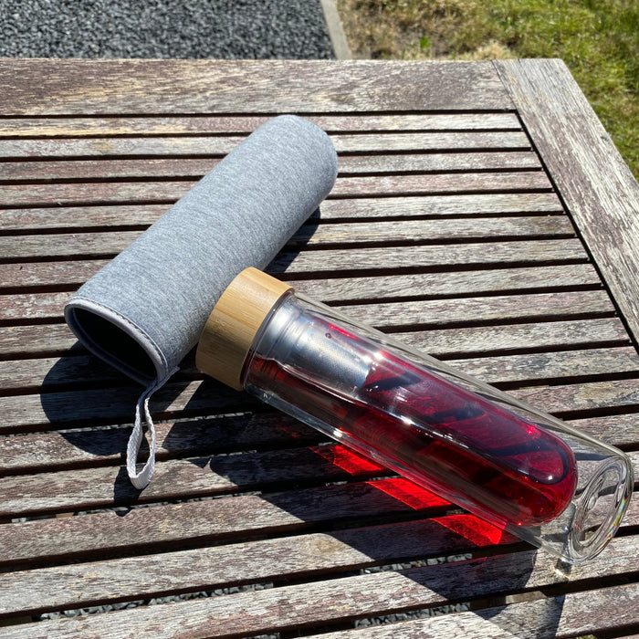 Teeflasche mit Sieb